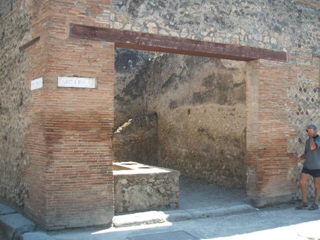 I.4.27 Pompeii. May 2005. Entrance on Via dell’Abbondanza.
Somewhere in this tavern Sogliano described a painting of gladiators:
“Coppia di gladiatori combattenti l’un contro l’altro; sono armati di elmo cristato, di grand escudo rettangolare, di gambali e di gladio impugnato”
See Sogliano, A., 1879. Le pitture murali campane scoverte negli anni 1867-79. Napoli. (p.138, no 667)
Jacobelli says no trace of this fresco remains visible today.
She described “Pair of gladiators in combat: they are armed with crested helmets, large, rectangular shields, leggings and swords.”
See Jacobelli, L., 2003. Gladiators at Pompeii. Rome: L’Erma di Bretschneider. (p.73).