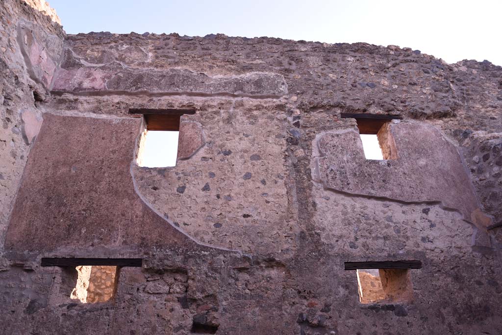 I.4.28 Pompeii. October 2019. Room 27, upper east wall.
Foto Tobias Busen, ERC Grant 681269 D�COR.
