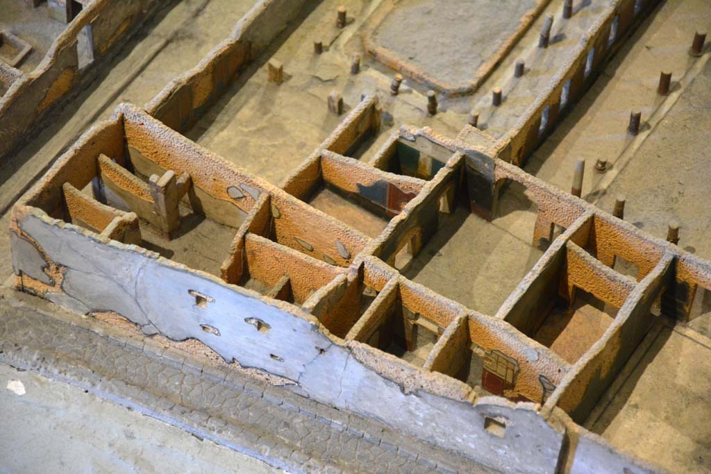 I.4.28 Pompeii. May 2019. Detail from model in Naples Archaeological Museum.
Looking west from Vicolo del Citarista, with entrance doorway, on left, in Vicolo del Menandro. 
Foto Tobias Busen, ERC Grant 681269 D�COR.
