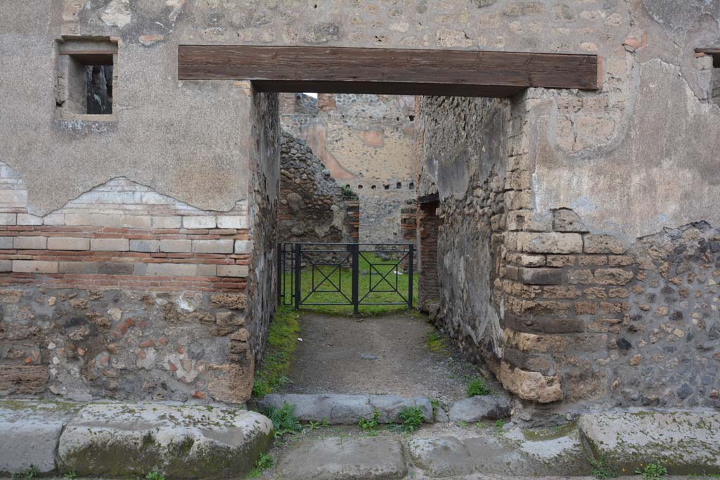 I.4.28 Pompeii. March 2018. Looking north towards front fa�ade with entrance doorway.  
Foto Tobias Busen, ERC Grant 681269 D�COR.
