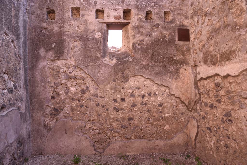 I.4.28 Pompeii. October 2019. Room 29, south wall, with south-west corner, on right.
Foto Tobias Busen, ERC Grant 681269 D�COR.

