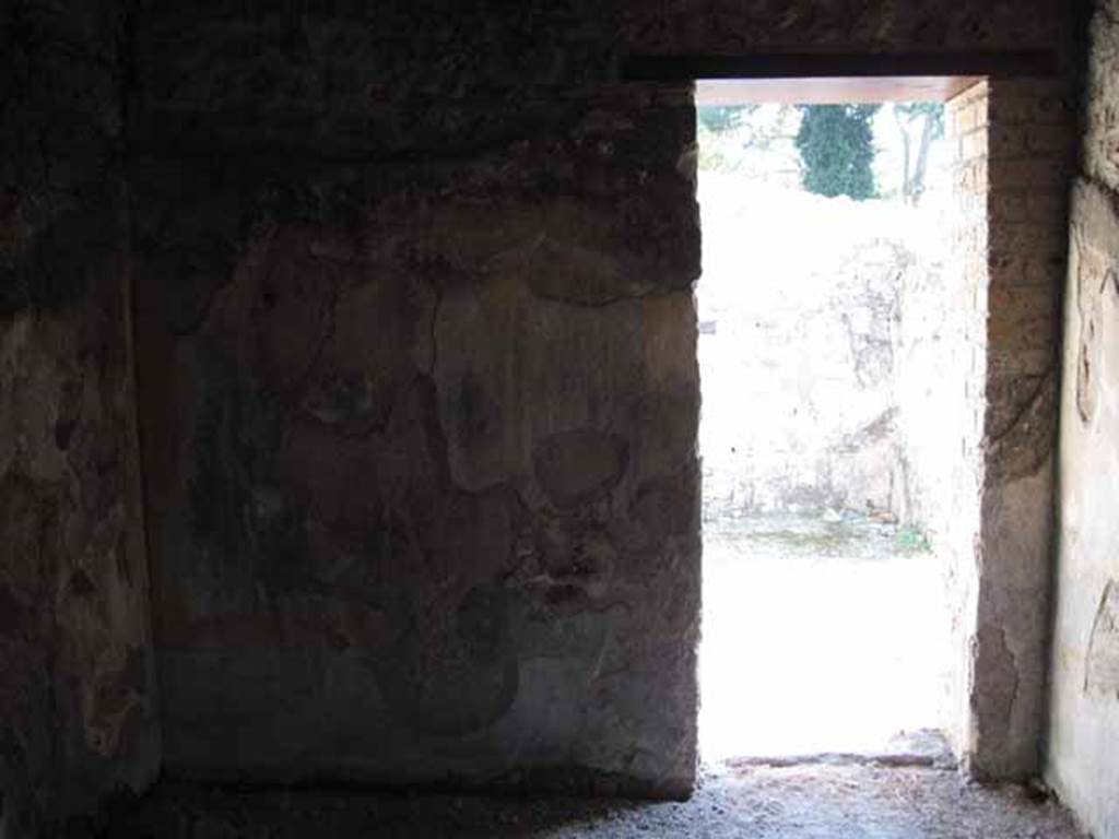 I.5.2 Pompeii. September 2010. South wall of small room, with doorway to room on east side of antechamber. Photo courtesy of Drew Baker.
