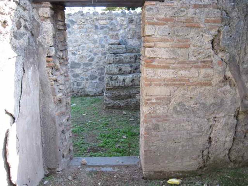 I.5.2 Pompeii. September 2010. Looking south through doorway from cubiculum into west side of anteroom. Photo courtesy of Drew Baker.