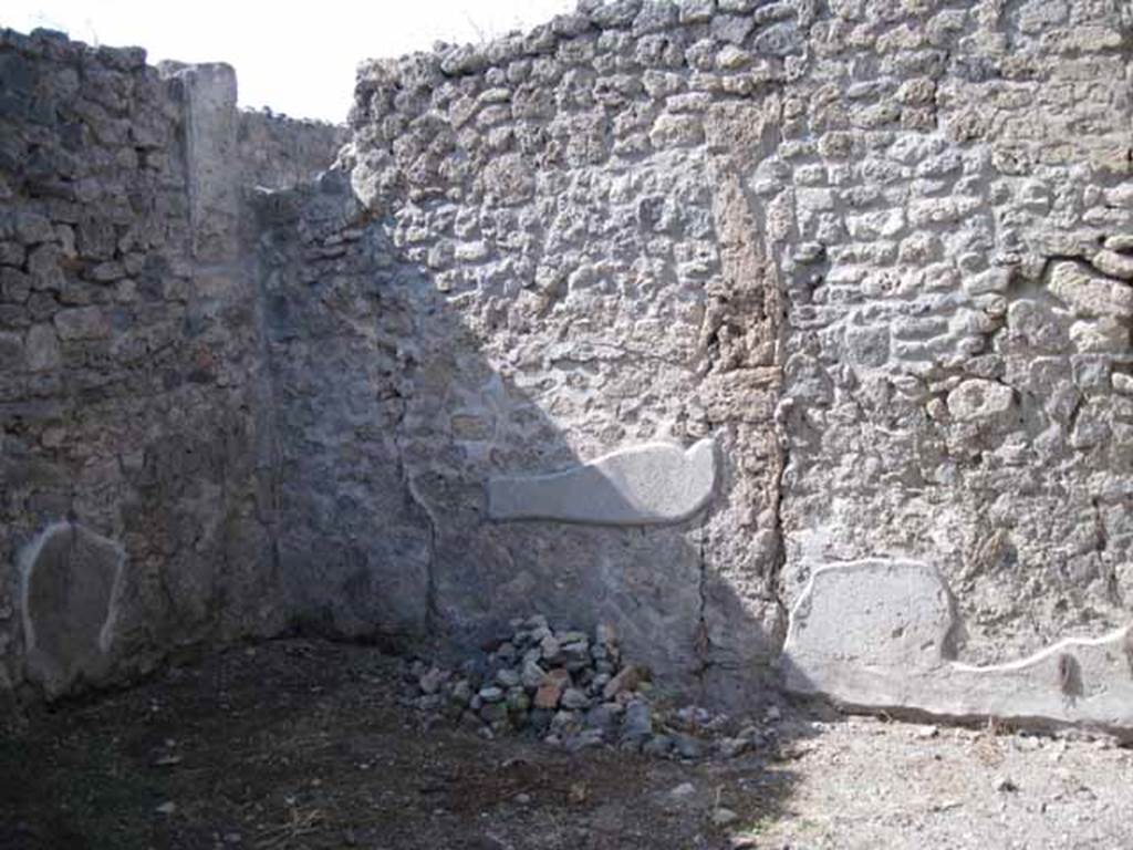 I.5.2 Pompeii. September 2010. Looking at north wall of room in north-west corner of peristyle. Photo courtesy of Drew Baker.
