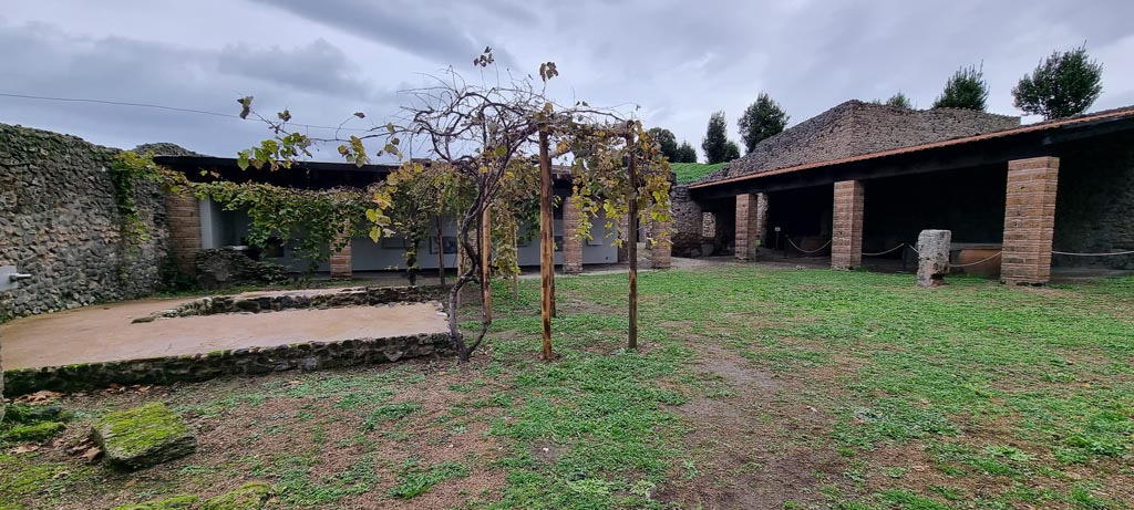I.5.2 Pompeii. December 2023.
Looking north across summer triclinium, towards north portico, on left, and east area, on right. Photo courtesy of Miriam Colomer.