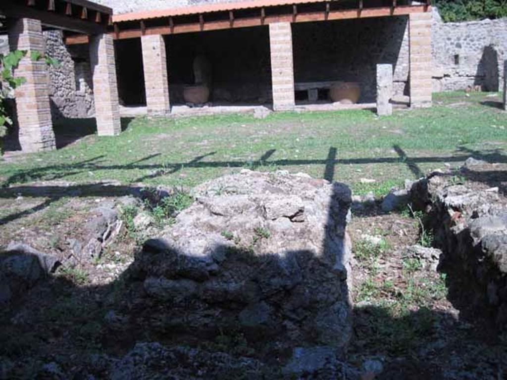 I.5.2 Pompeii. September 2010. Looking east across triclinium table in peristyle area. Photo courtesy of Drew Baker.