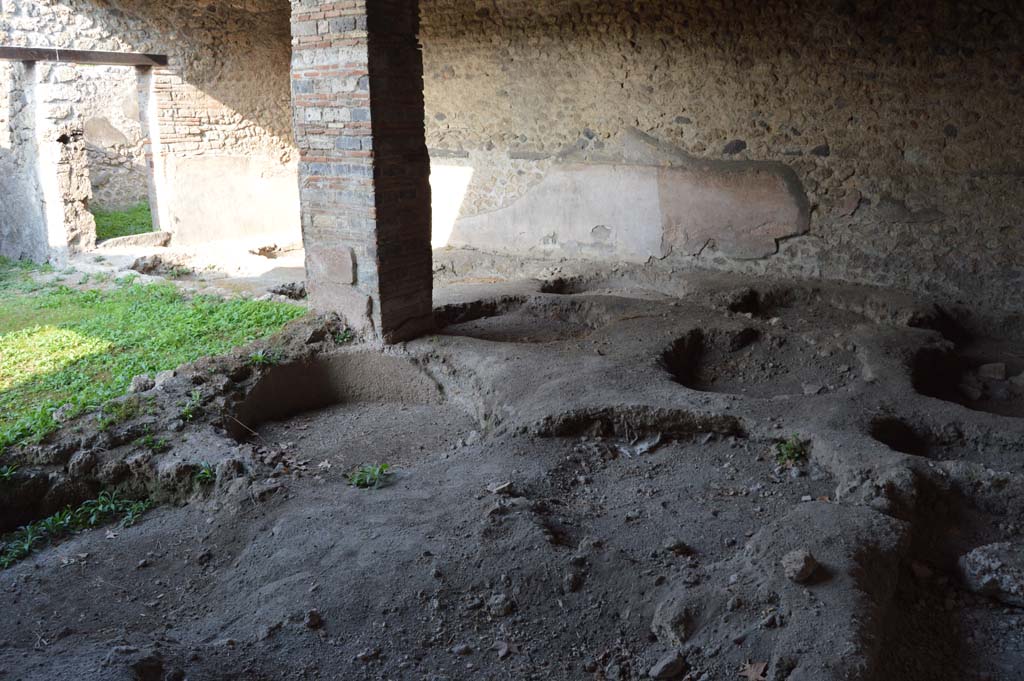 I.5.2 Pompeii. October 2017. Looking north-east across industrial room, from south side.
Foto Taylor Lauritsen, ERC Grant 681269 DÉCOR.