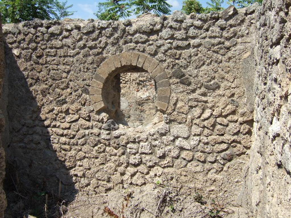 I.5.2 Pompeii. September 2005. Round window in north wall.