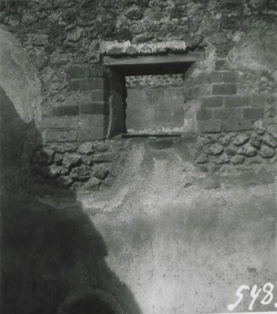 I.5.2 Pompeii. 1936, taken by Tatiana Warscher.
Looking towards east wall with window overlooking the Vicolo del Citarista, in room in north-east corner of industrial area.
Warscher described this window as being from room “S”, the last (window) in photo no.21) (- l’ultima (finestra) sulla fotografia no.21)
See Warscher T., 1936. Codex Topographicus Pompeianus: Regio I.1, I.5. (no.22b), Rome: DAIR, whose copyright it remains.
