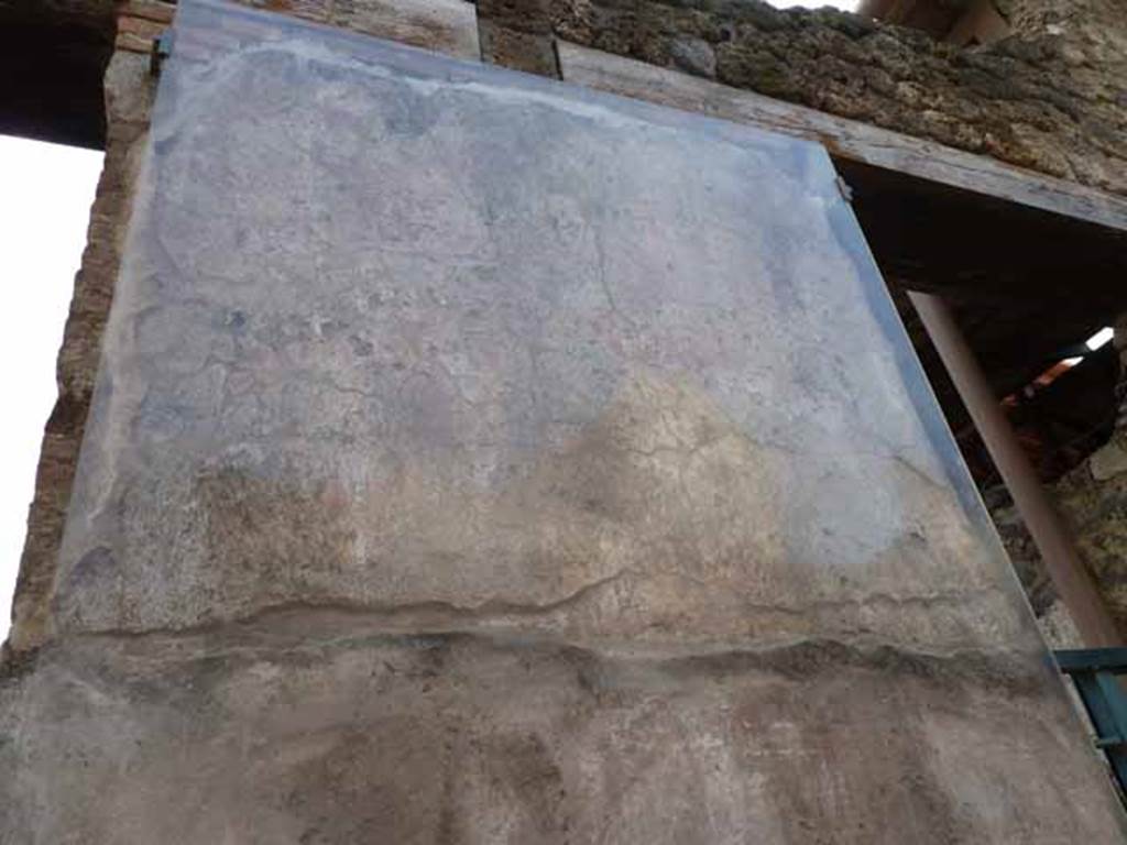 I.6.1 Pompeii. May 2010. Site of painted graffiti on the west side of the entrance. Remains of graffiti, not readable today.