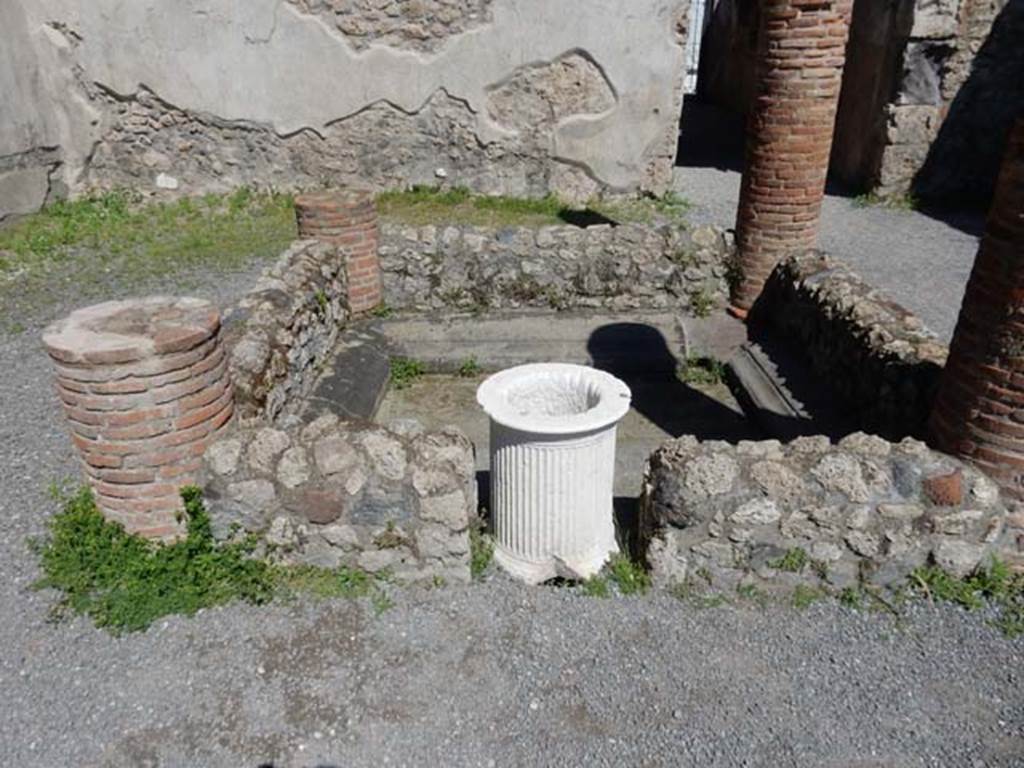 I.6.2 Pompeii. May 2016. Impluvium in atrium, looking north. Photo courtesy of Buzz Ferebee.