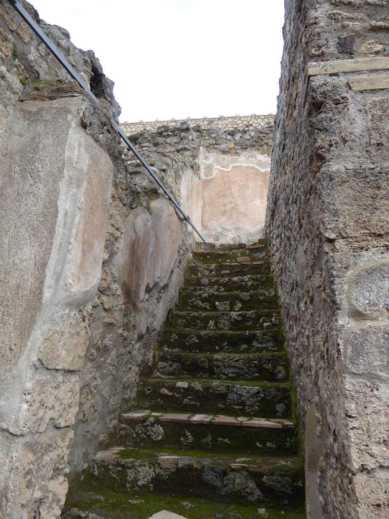 I.6.2 Pompeii. January 2017. Stairs to upper floor, on east side of atrium.
Foto Annette Haug, ERC Grant 681269 DÉCOR.