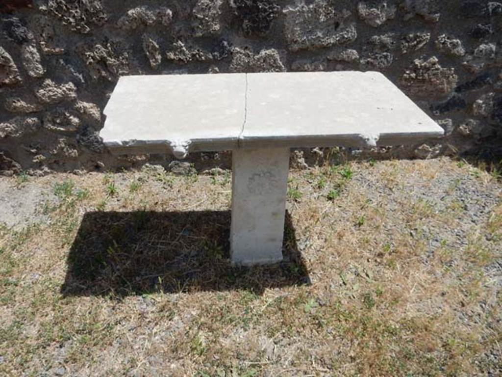I.6.2 Pompeii. May 2017. Looking towards marble table in room on east side.
Photo courtesy of Buzz Ferebee.