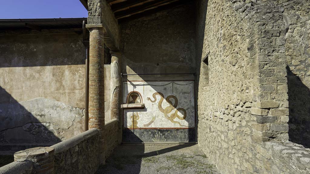 I.6.2 Pompeii. August 2021. Looking towards lararium on west wall of north portico. Photo courtesy of Robert Hanson.
