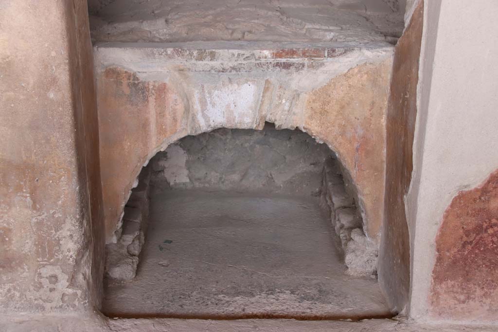 I.6.2 Pompeii. September 2019. Detail of recess in north wall. Photo courtesy of Klaus Heese.