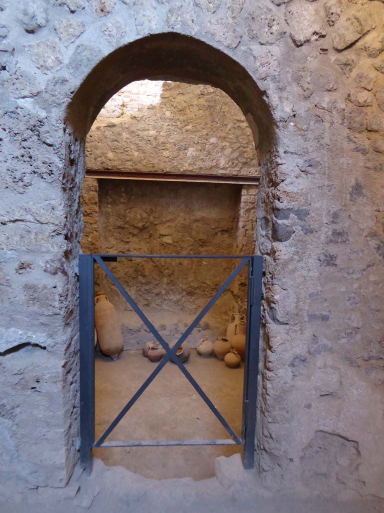 I.6.2 Pompeii. September 2017. 
Looking east through doorway to caldarium in north-east corner of cryptoporticus.
Foto Annette Haug, ERC Grant 681269 DÉCOR.

