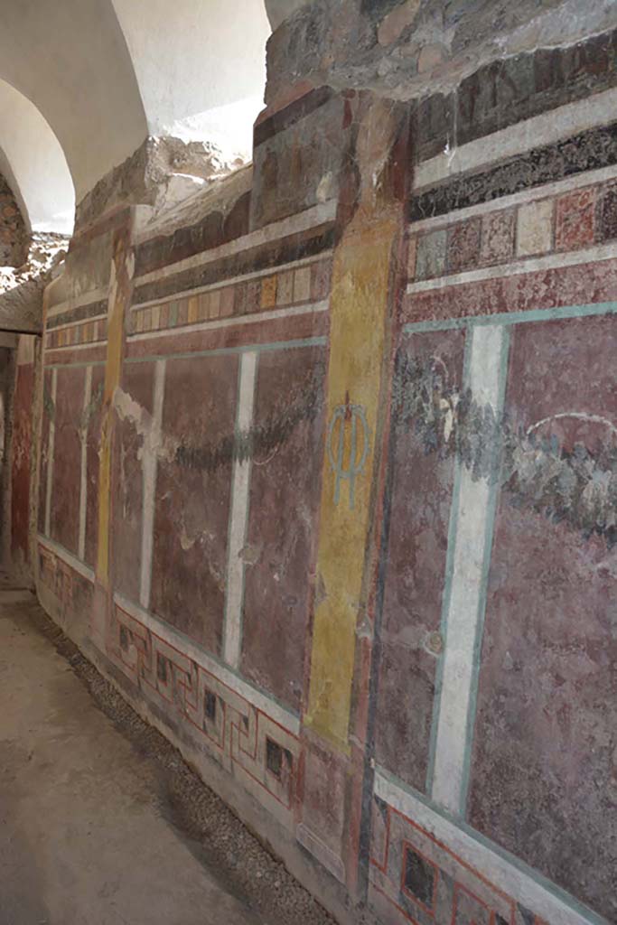 I.6.2 Pompeii. September 2019. Looking south along west wall of east wing of cryptoporticus.
Foto Annette Haug, ERC Grant 681269 DÉCOR.
