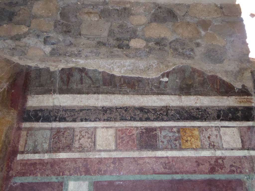 I.6.2 Pompeii. September 2017. Detail from upper west wall of east wing of cryptoporticus.
Foto Annette Haug, ERC Grant 681269 DÉCOR.


