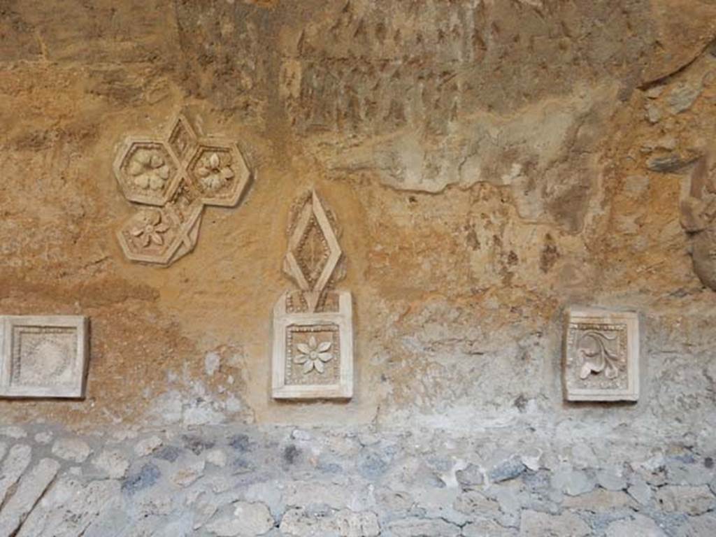 I.6.2 Pompeii. May 2016. Stucco ceiling above north wall of north wing. Photo courtesy of Buzz Ferebee.
