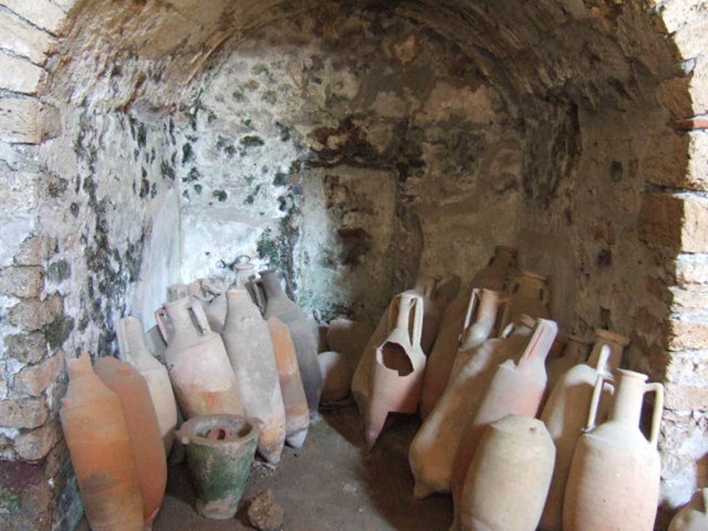I.6.2 Pompeii. May 2006. Amphorae in alcove in north wall of north wing of cryptoporticus.   
