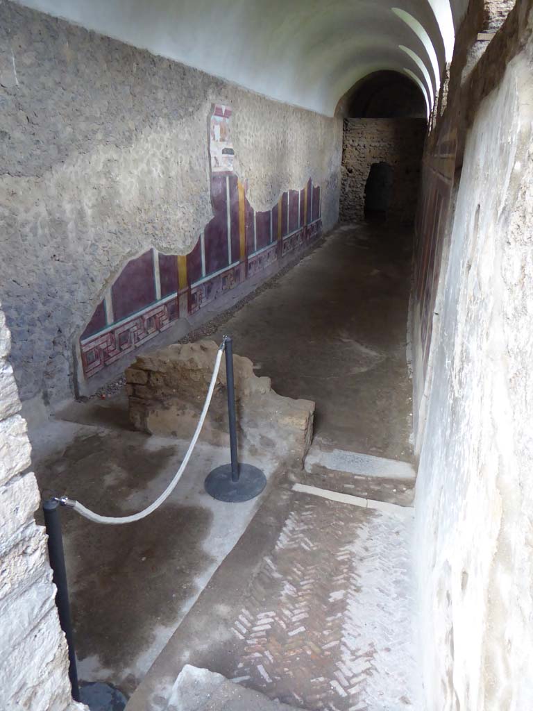 I.6.2 Pompeii. January 2017. Looking north along west wing of cryptoporticus.
Foto Annette Haug, ERC Grant 681269 D�COR.


