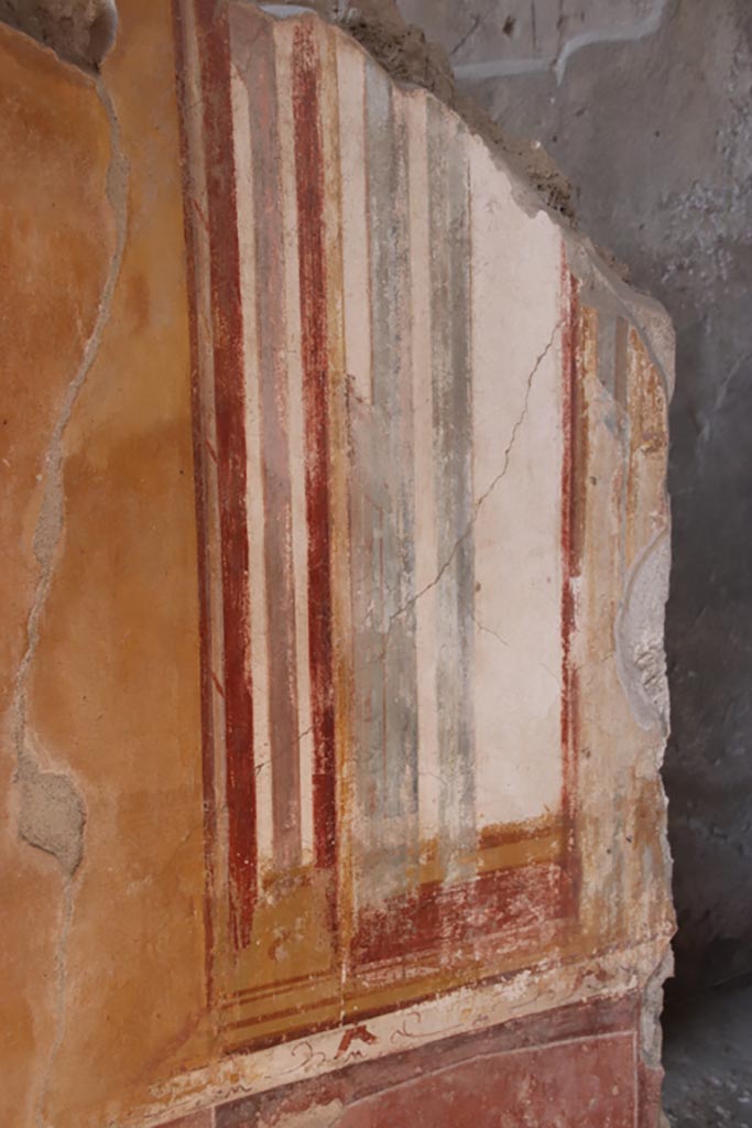 I.6.4 Pompeii. October 2022.
Room 4, detail from north wall at west end. Photo courtesy of Klaus Heese.