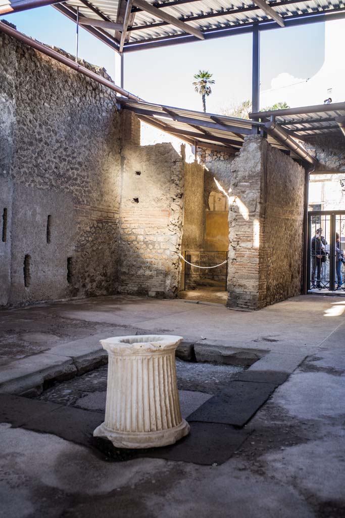 I.6.4 Pompeii. December 2021.
Looking across atrium towards doorway to room 17. Photo courtesy of Johannes Eber.