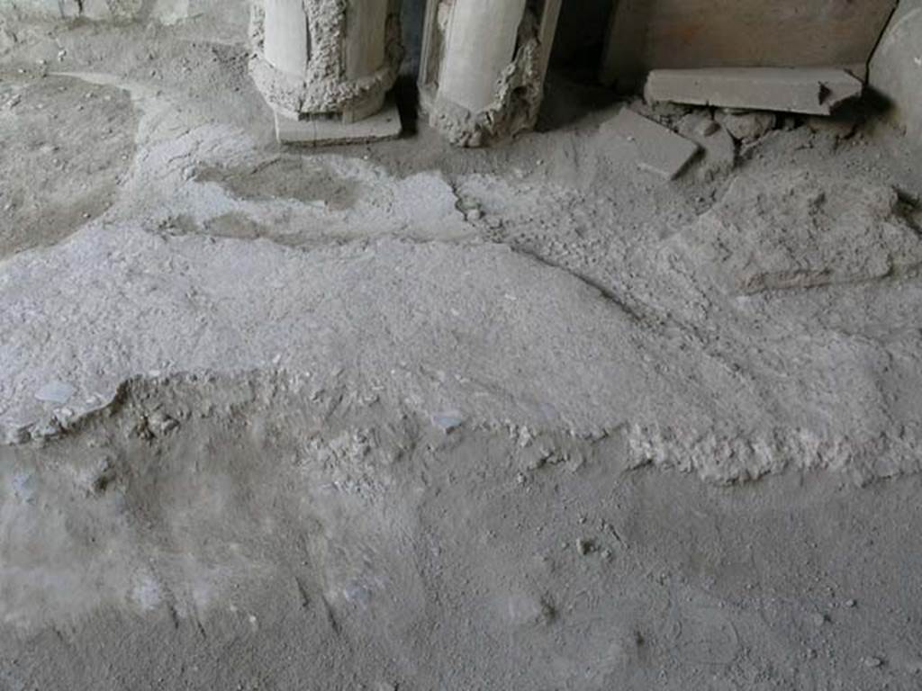 I.6.7 Pompeii. June 2005. Flooring near east wall of vestibule. Photo courtesy of Nicolas Monteix.