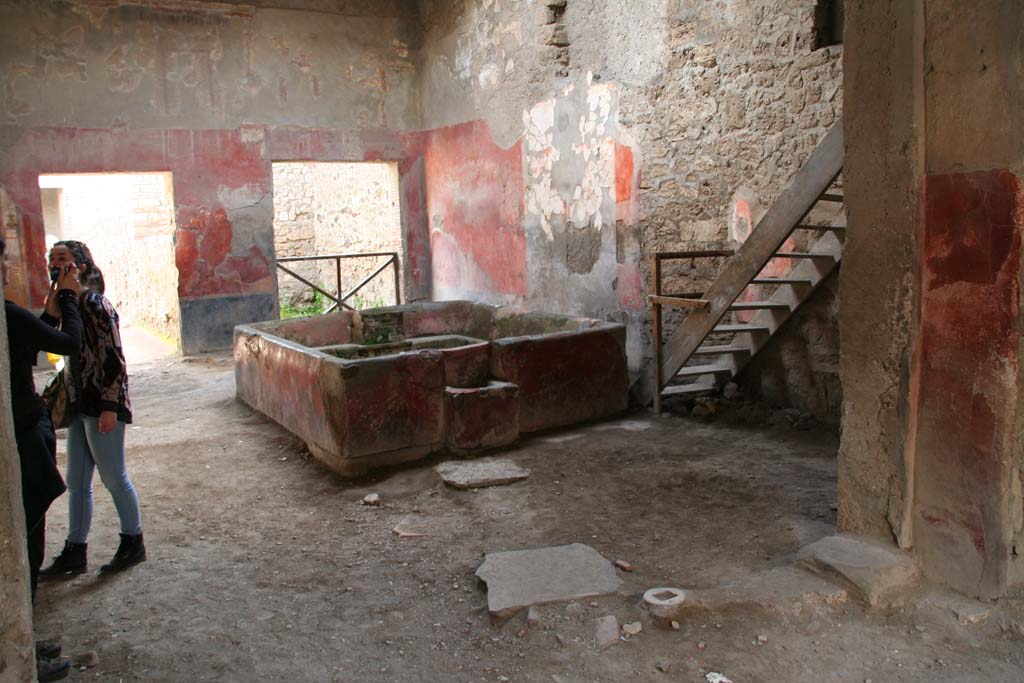 I.6.7 Pompeii. April 2013. Looking south-west across atrium. Photo courtesy of Klaus Heese.