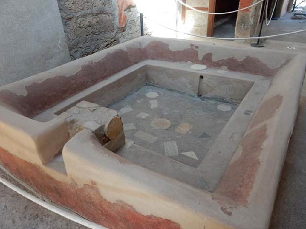 I.6.7 Pompeii. May 2016. Looking across impluvium/vat from the south-east corner.
Photo courtesy of Buzz Ferebee.