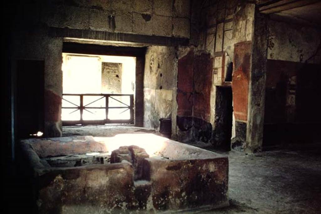 I.6.7 Pompeii. 1959. Looking north to entrance doorway, from atrium. Photo by Stanley A. Jashemski.
Source: The Wilhelmina and Stanley A. Jashemski archive in the University of Maryland Library, Special Collections (See collection page) and made available under the Creative Commons Attribution-Non Commercial License v.4. See Licence and use details.
J59f0164