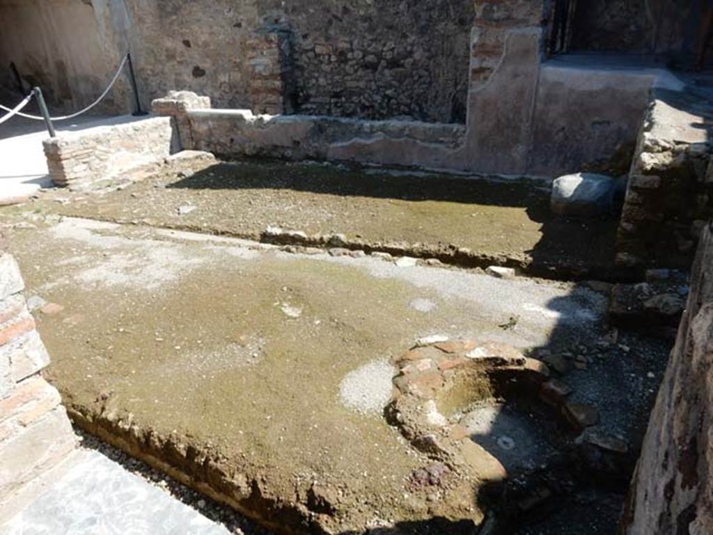 I.6.7 Pompeii. May 2016. Looking north-east across garden area, with structure in the lower right corner. Photo courtesy of Buzz Ferebee.