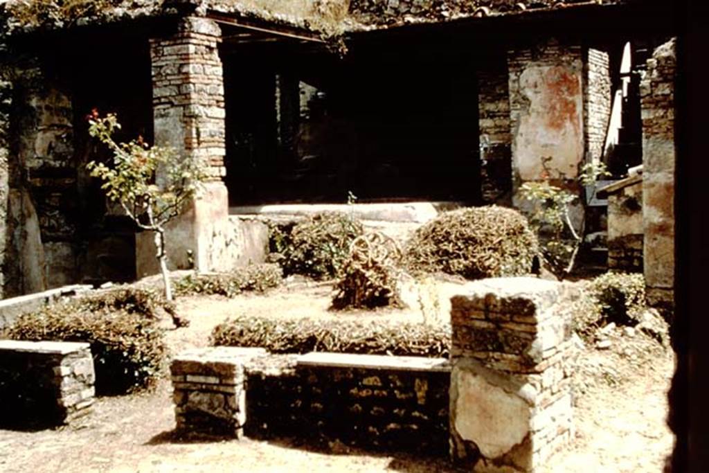 I.6.7Pompeii. 1961. Looking south across garden area. Photo by Stanley A. Jashemski.
Source: The Wilhelmina and Stanley A. Jashemski archive in the University of Maryland Library, Special Collections (See collection page) and made available under the Creative Commons Attribution-Non Commercial License v.4. See Licence and use details.
J61f0305
