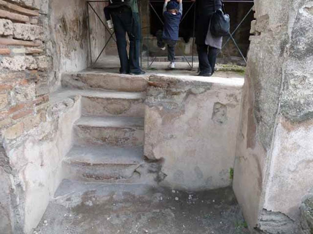 I.6.7 Pompeii. May 2010. Steps in south-east corner.