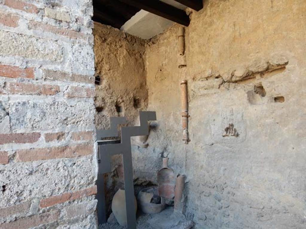 I.6.7 Pompeii. May 2016. Looking south-east towards east end of kitchen.
Photo courtesy of Buzz Ferebee.