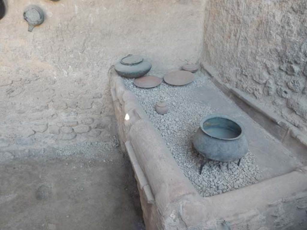 I.6.7 Pompeii. May 2017. Looking south towards hearth in kitchen with household utensils. Photo courtesy of Buzz Ferebee.