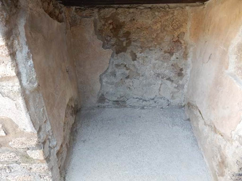 I.6.7 Pompeii. May 2016. Looking into small covered area on east side of passageway from kitchen. Photo courtesy of Buzz Ferebee.