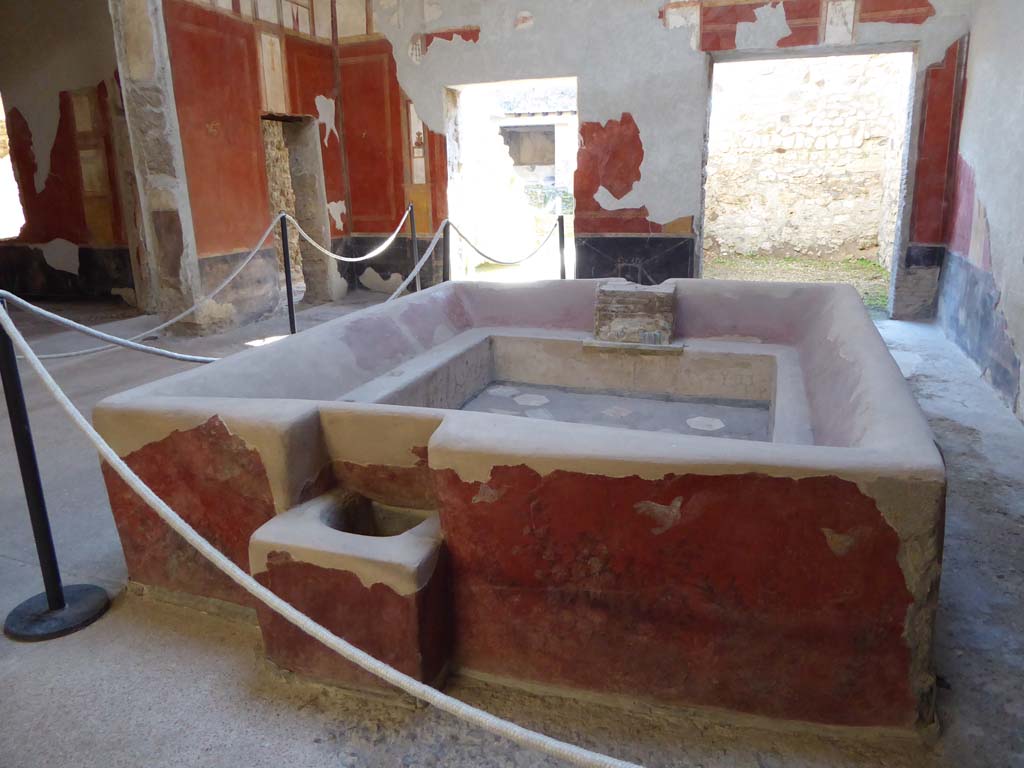 I.6.7 Pompeii. September 2015. Looking south-east across atrium.
On the left is the large oecus, followed in the south-east corner by a doorway to a corridor leading to the rear.
In the centre is a doorway to the tablinum, with a neighbouring room, on the right.
Foto Annette Haug, ERC Grant 681269 DÉCOR.
