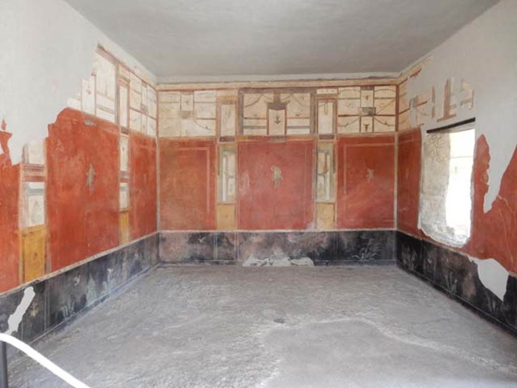 I.6.7 Pompeii. May 2016. Looking east in large oecus on east side of atrium. Photo courtesy of Buzz Ferebee. 
