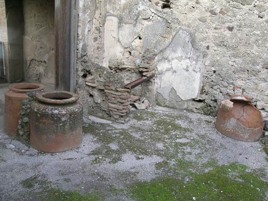 I.6.9 Pompeii. October 2004. Looking towards east wall of atrium. Photo courtesy of Nicolas Monteix.