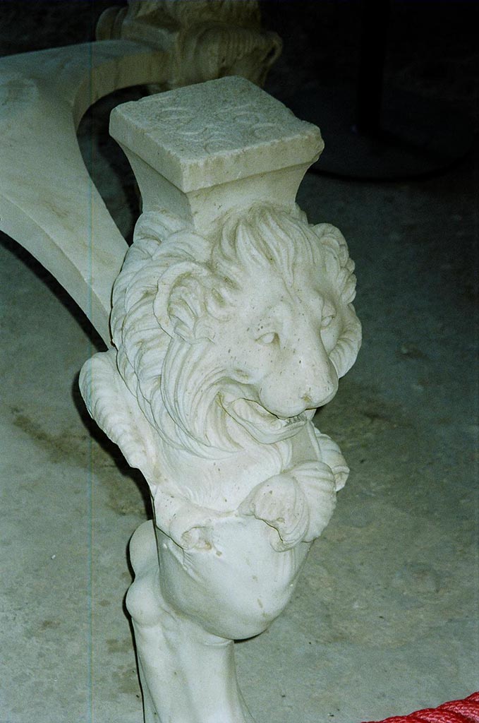 I.6.11 Pompeii. June 2010.
Lions head on front of the third marble table leg. Photo courtesy of Rick Bauer.