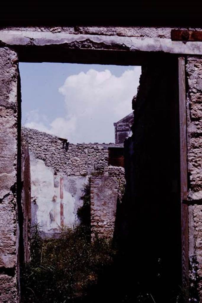 I.6.13 Pompeii. 1964. Looking north from entrance across atrium to tablinum and garden.
Photo by Stanley A. Jashemski.
Source: The Wilhelmina and Stanley A. Jashemski archive in the University of Maryland Library, Special Collections (See collection page) and made available under the Creative Commons Attribution-Non Commercial License v.4. See Licence and use details.
J64f1206