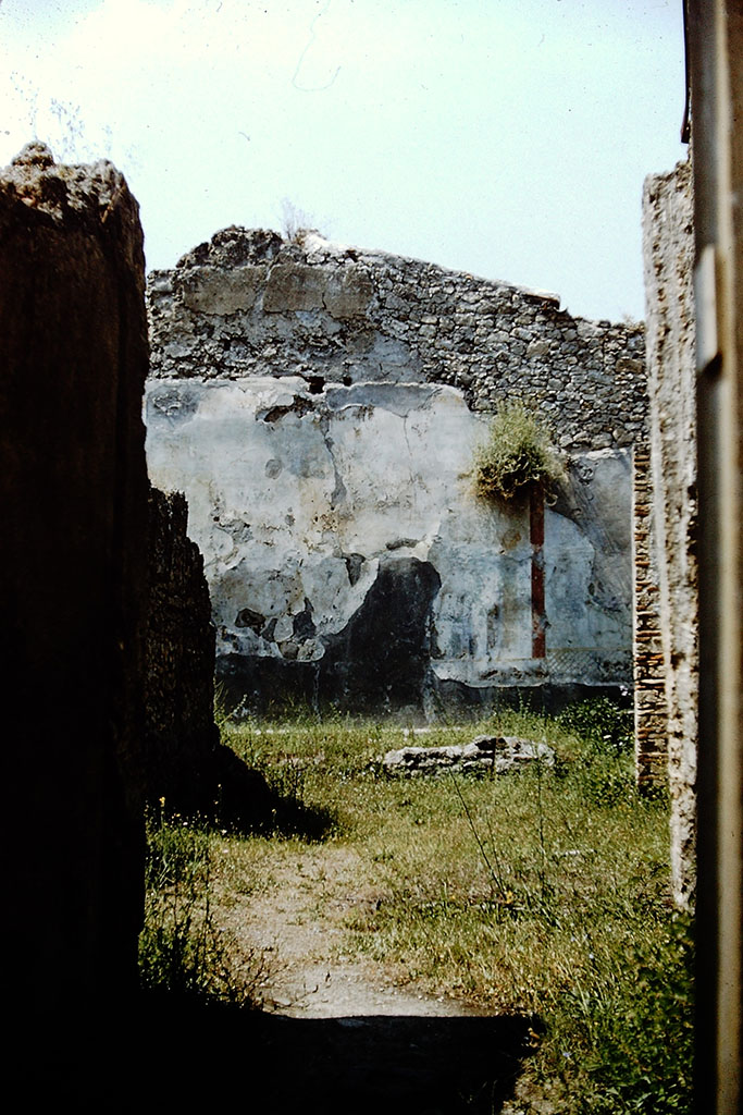 I.6.13 Pompeii. 1961.
Looking north through tablinum towards rear garden wall with remnants of garden painting. Photo by Stanley A. Jashemski.
Source: The Wilhelmina and Stanley A. Jashemski archive in the University of Maryland Library, Special Collections (See collection page) and made available under the Creative Commons Attribution-Non Commercial License v.4. See Licence and use details.
J59f0133