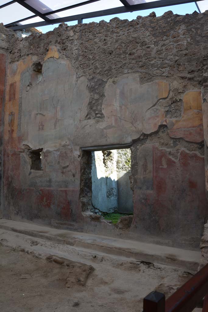 I.6.15 Pompeii. March 2019. Room 9, looking towards east wall with window into room 10.
Foto Annette Haug, ERC Grant 681269 DÉCOR
