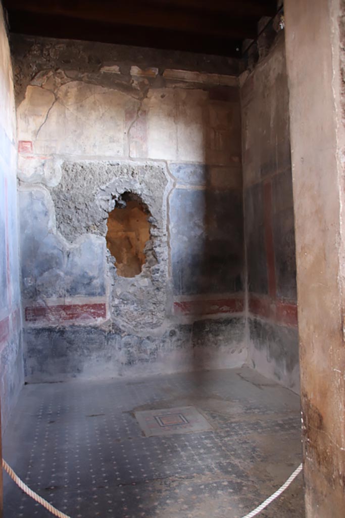 I.6.15 Pompeii. October 2023.
Room 12, looking towards north wall. Photo courtesy of Klaus Heese.