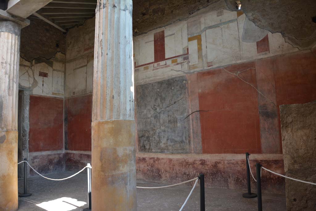 I.6.15 Pompeii. March 2019. Room 4, looking towards north-east corner of atrium, and east wall.
Foto Annette Haug, ERC Grant 681269 DÉCOR