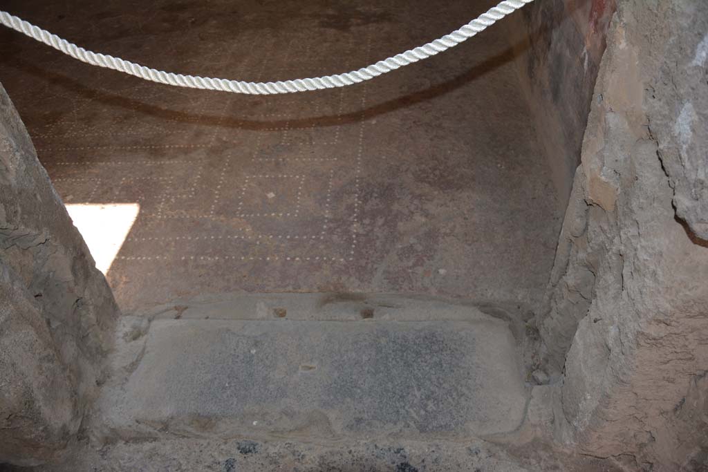I.6.15 Pompeii. March 2019. Room 13, looking south across doorway threshold.
Foto Annette Haug, ERC Grant 681269 DÉCOR