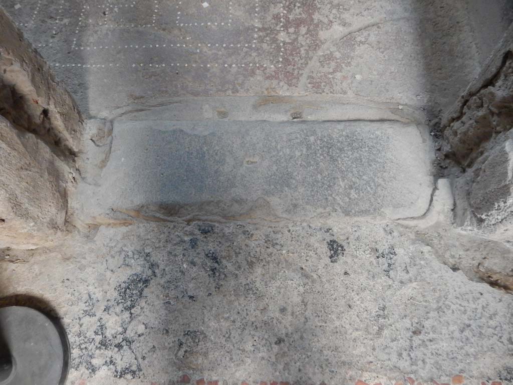 I.6.15 Pompeii. June 2019. Room 13, cubiculum, looking south across doorway threshold, from atrium.
Photo courtesy of Buzz Ferebee.