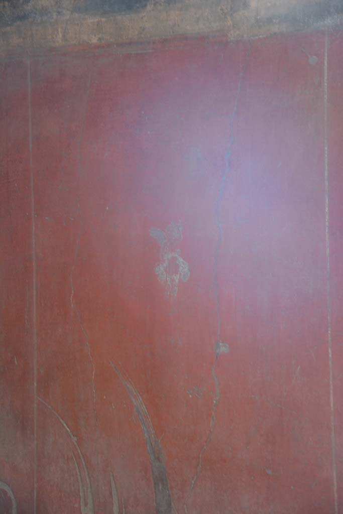 I.6.15 Pompeii. March 2019.
Room 13, flying figure in centre of red panel at east end of south wall.
Foto Annette Haug, ERC Grant 681269 DÉCOR