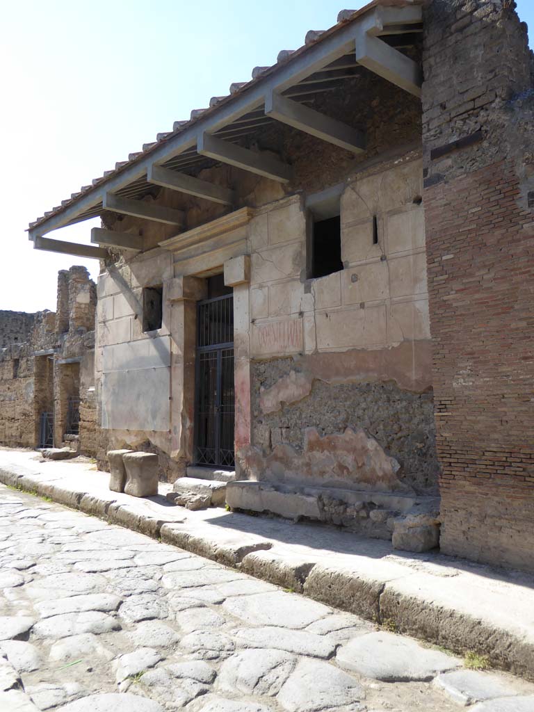 I.6.15 Pompeii. September 2018. Looking west towards entrance on Vicolo del Menandro.
Foto Annette Haug, ERC Grant 681269 DÉCOR